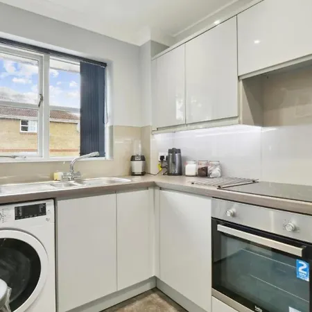 Stylish Penthouse Long Stay Free Parking! Brookwood Exterior photo