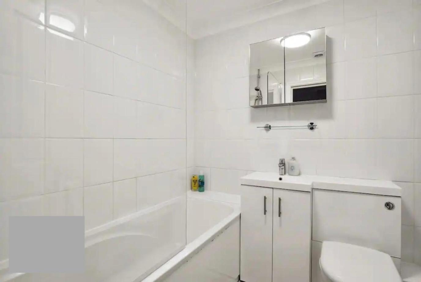 Apartment Stylish Penthouse Long Stay Free Parking! Brookwood