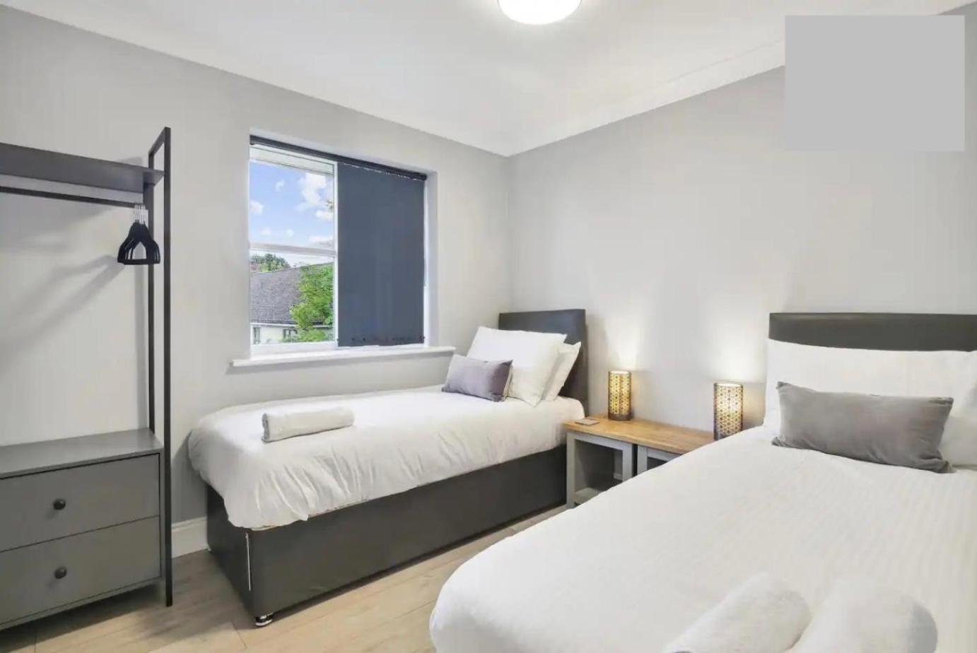 Stylish Penthouse Long Stay Free Parking! Brookwood