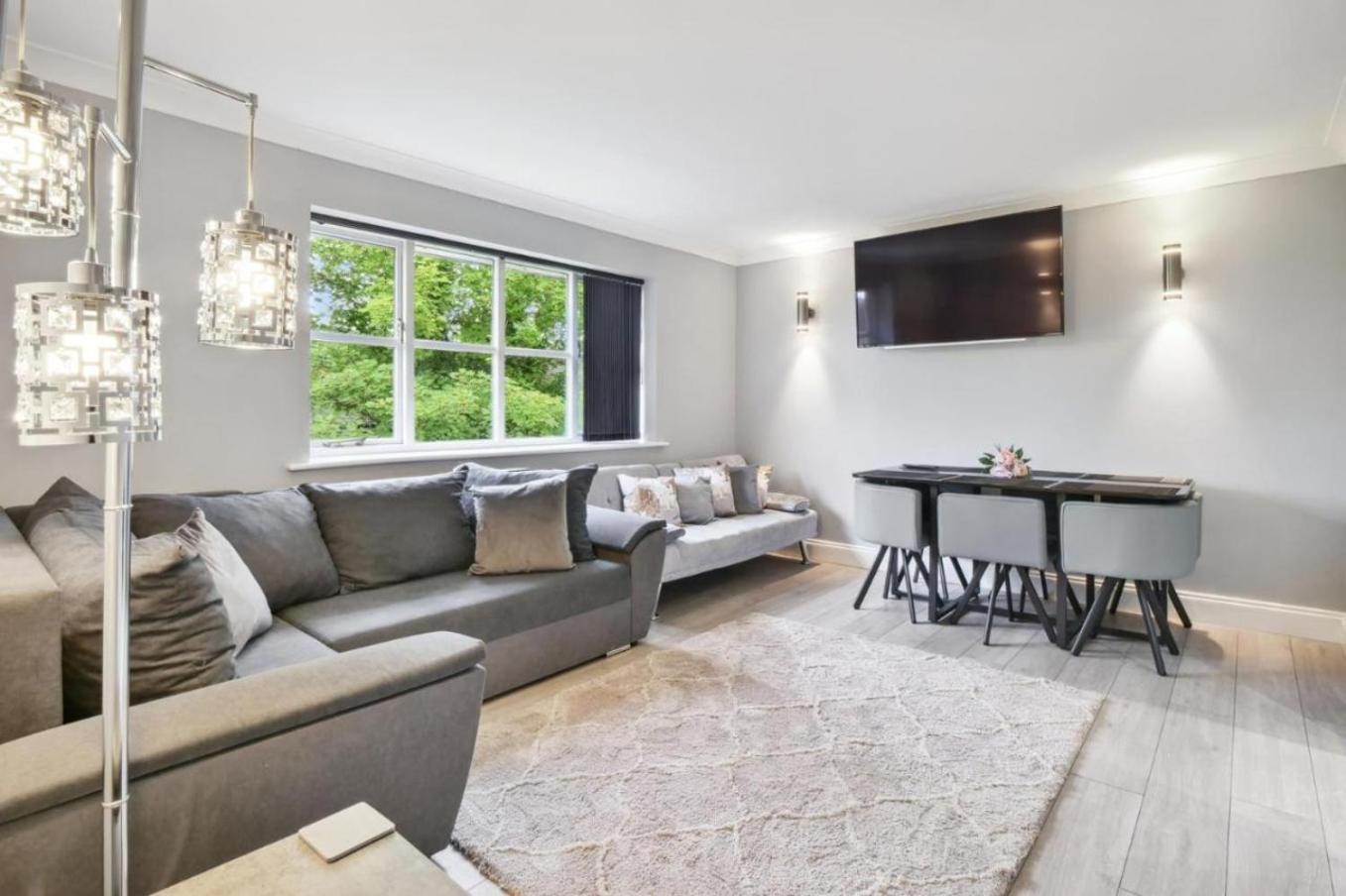 Stylish Penthouse Long Stay Free Parking! Apartment