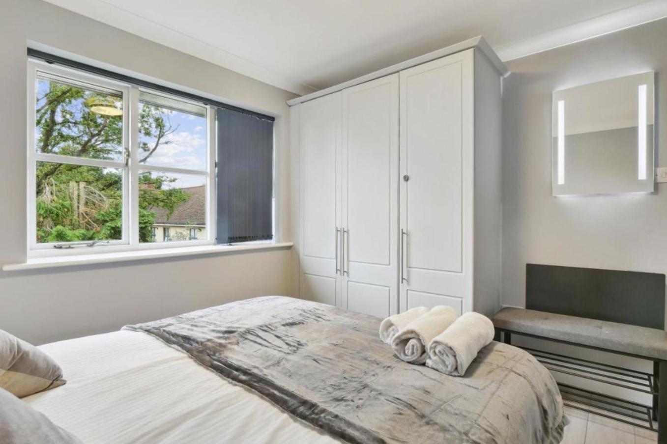 Apartment Stylish Penthouse Long Stay Free Parking!