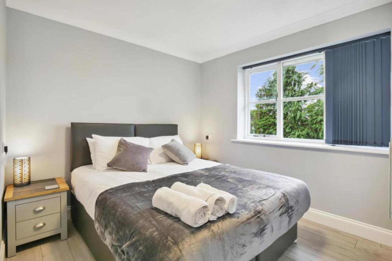 Apartment Stylish Penthouse Long Stay Free Parking! *