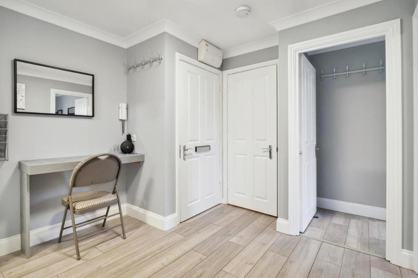 Stylish Penthouse Long Stay Free Parking! Apartment Brookwood